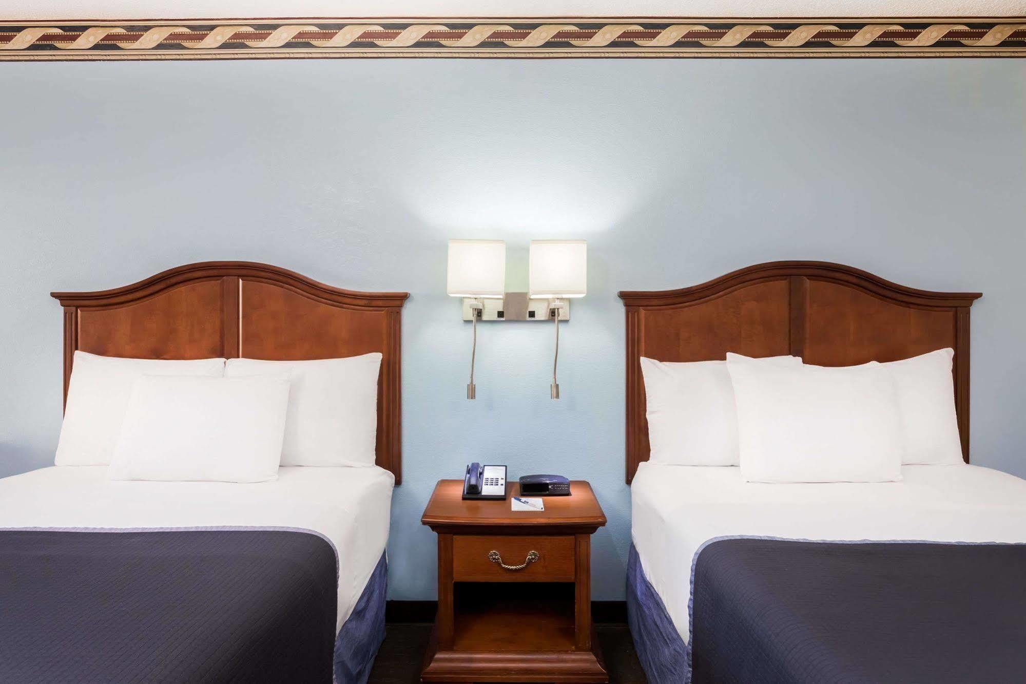 Howard Johnson By Wyndham Savannah Ga Georgetown Exteriör bild